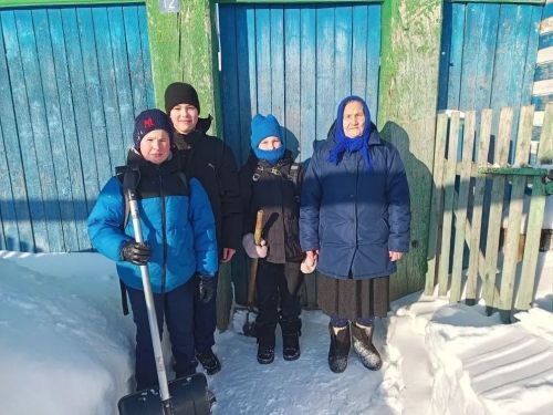 Хозесановские школьники помогли пожилым в уборке снега