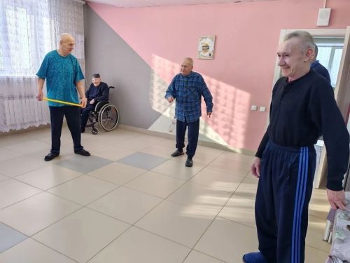 Проживающие в интернате ГБУ «Кайбицкий ДИПИ» МТЗ и СЗ РТ любят проводить время в активных играх, и одной из самых популярных среди них является игра «городки»