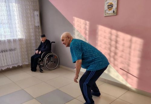 Проживающие в интернате ГБУ «Кайбицкий ДИПИ» МТЗ и СЗ РТ любят проводить время в активных играх, и одной из самых популярных среди них является игра «городки»