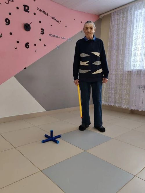 Проживающие в интернате ГБУ «Кайбицкий ДИПИ» МТЗ и СЗ РТ любят проводить время в активных играх, и одной из самых популярных среди них является игра «городки»