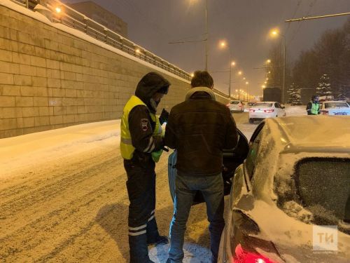 В Казани наказали водителя, катавшего товарища на привязанном к автомобилю сноуборде