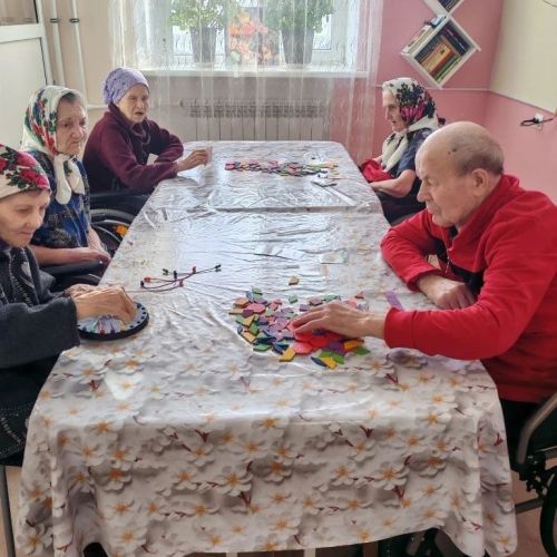 Творческая геометрия: как проходят занятия по реабилитации в Кайбицком доме-интернате