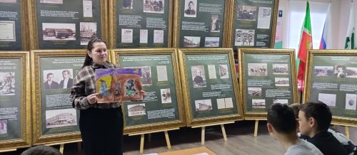 Ученики Чутеевской школы побывали на передвижной выставке Национального музея РТ «Я устремляюсь в вечность: Габдулла Тукай и его наследие»