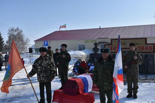В Малых Мемях в последний путь проводили бойца, погибшего в спецоперации