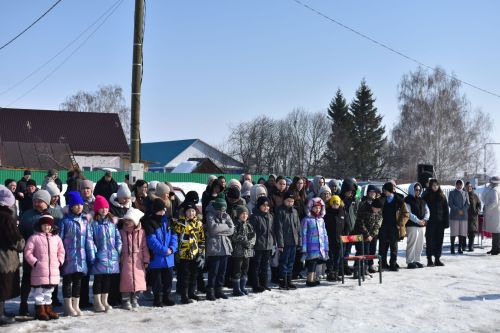 В Малых Мемях в последний путь проводили бойца, погибшего в спецоперации
