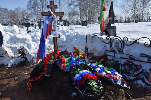 В Малых Мемях в последний путь проводили бойца, погибшего в спецоперации