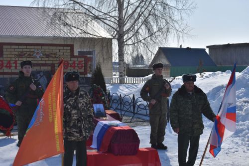 В Малых Мемях в последний путь проводили бойца, погибшего в спецоперации