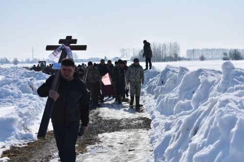 В Малых Мемях в последний путь проводили бойца, погибшего в спецоперации