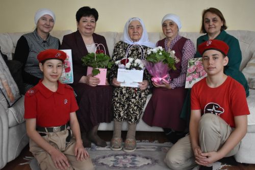 Жительницу Кушман поздравили с 90-летием