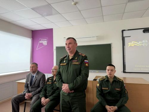 Представители Казанского танкового училища провели встречу с учениками Большеподберезинской школы