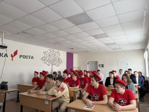 Представители Казанского танкового училища провели встречу с учениками Большеподберезинской школы