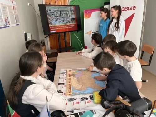 Во Всемирный день театра в Хозесановской школе прошло мероприятие, объединившее активистов Движения Первых и советника директора по воспитанию Орлят России