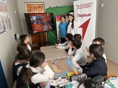 Во Всемирный день театра в Хозесановской школе прошло мероприятие, объединившее активистов Движения Первых и советника директора по воспитанию Орлят России