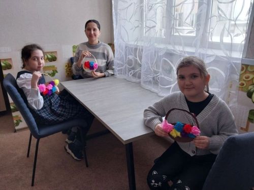 Мастер-класс в центре «Омет»: юные кайбичане подготовили объемные подарки для мам и бабушек