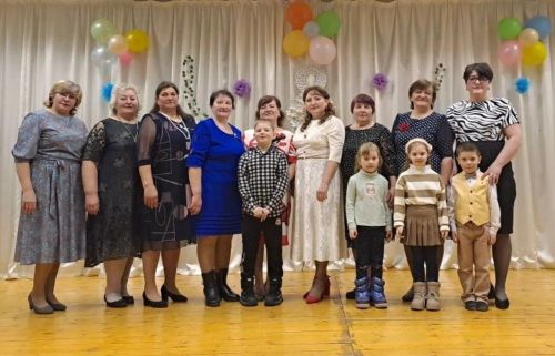 Для милых дам: в Надеждинском сельском поселении прошел праздничный концерт в честь 8 марта