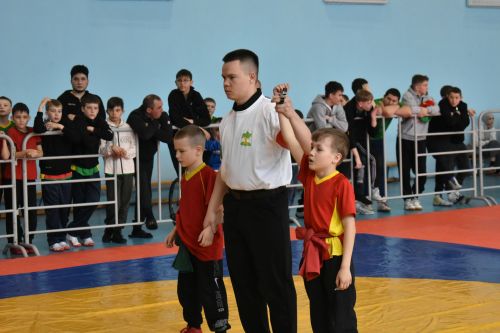 В Кайбицком районе прошли соревнования по борьбе, посвященные памяти Героя России