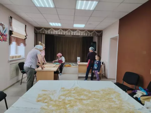 С теплом родного дома: в Кушкульском сельском клубе приготовили лапшу для наших защитников