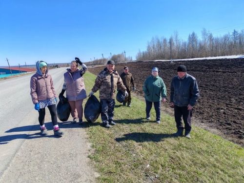 Коллектив Кайбицкого дома-интерната привел в порядок прилегающие территории