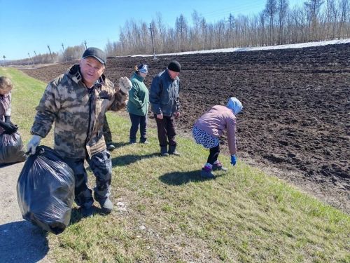 Коллектив Кайбицкого дома-интерната привел в порядок прилегающие территории