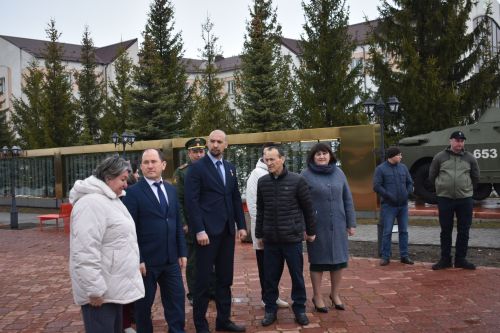 В Кайбицах побывал Герой России Расим Баксиков