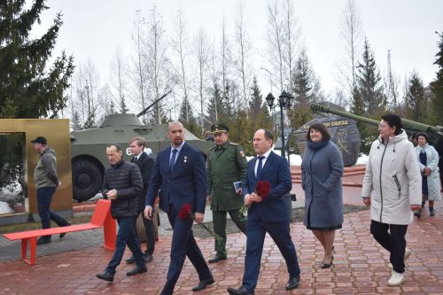 В Кайбицах побывал Герой России Расим Баксиков