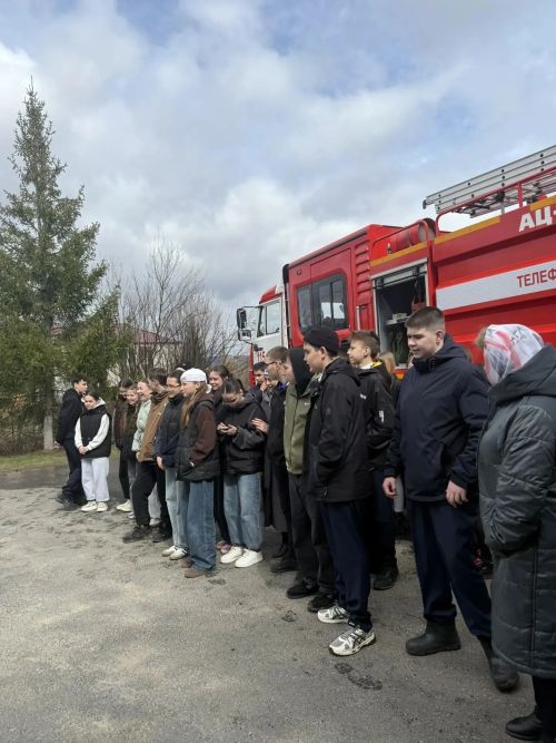 Экскурсия в подразделение МЧС: школьники Большекайбицкой школы узнали о работе спасателей