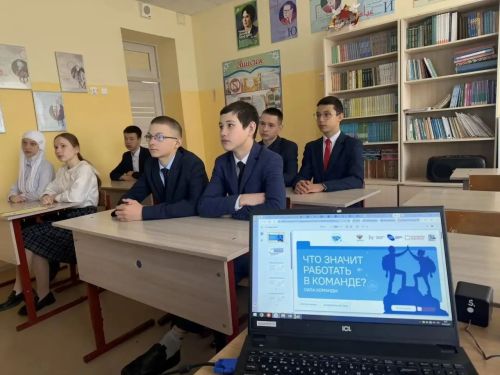 В Кушманской школе прошёл очередной урок из цикла «Разговоры о важном», посвящённый искусству работы в команде и созидательной силе коллектива