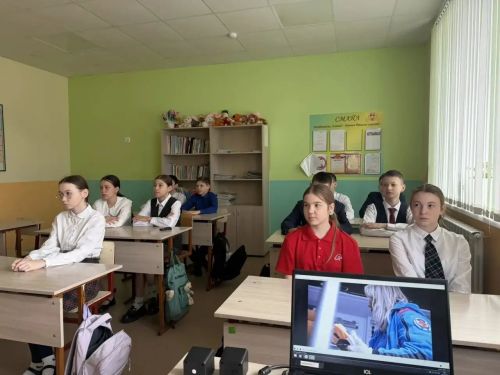В Кушманской школе прошёл очередной урок из цикла «Разговоры о важном», посвящённый искусству работы в команде и созидательной силе коллектива