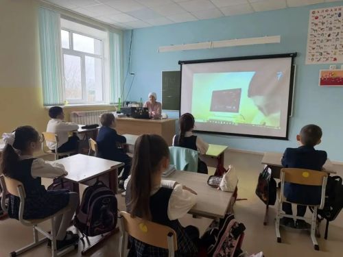 В Кушманской школе прошёл очередной урок из цикла «Разговоры о важном», посвящённый искусству работы в команде и созидательной силе коллектива