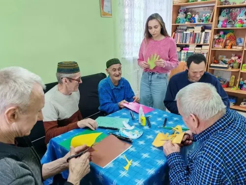 Единство в творчестве: в Кайбицком доме-интернате прошел тематический мастер-класс
