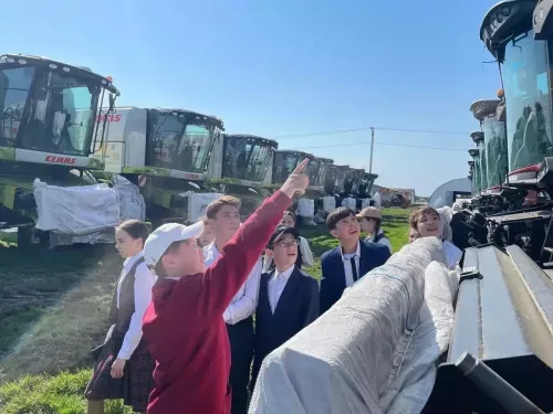 Ученики Хозесановской средней школы приняли участие в профориентационной экскурсии в машинно-тракторный парк «Август Кайбицы»