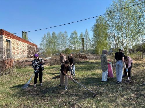 В Чутеевской школе прошел весенний субботник