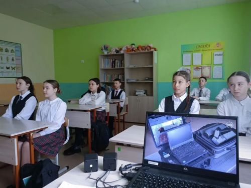 Создавая будущее: в Кушманской школе прошли классные часы «Россия — Мои горизонты»