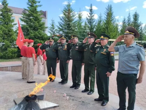 Память поколений: кушманские юнармейцы встретились с председателем Российского общества ветеранов ГСВГ