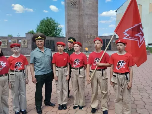 Память поколений: кушманские юнармейцы встретились с председателем Российского общества ветеранов ГСВГ