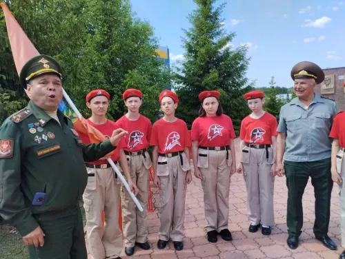 Память поколений: кушманские юнармейцы встретились с председателем Российского общества ветеранов ГСВГ