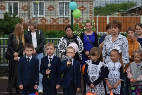 В Большом Подберезье для выпускников прозвенел последний звонок