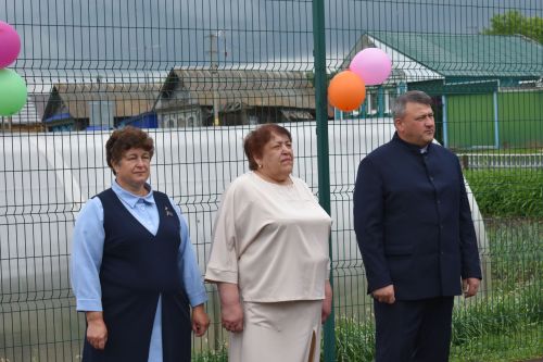 В Большом Подберезье для выпускников прозвенел последний звонок