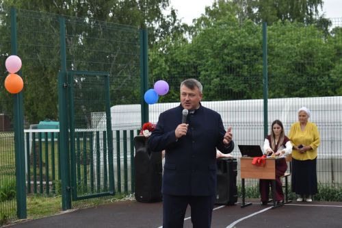 В Большом Подберезье для выпускников прозвенел последний звонок