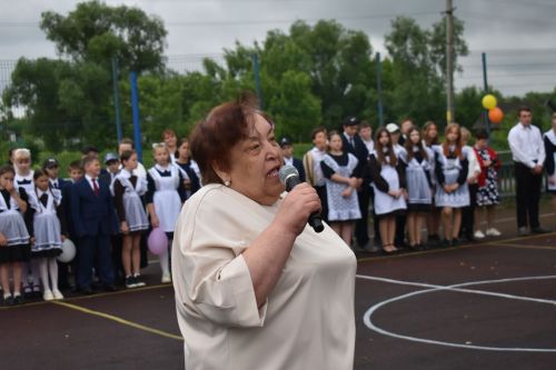 В Большом Подберезье для выпускников прозвенел последний звонок
