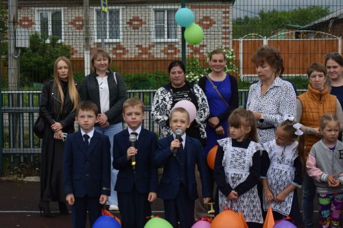 В Большом Подберезье для выпускников прозвенел последний звонок