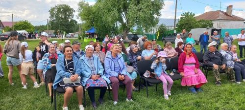 Симек собрал друзей: в Малых Мемях отметили чувашский народный праздник