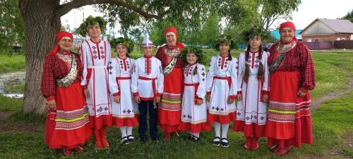 Симек собрал друзей: в Малых Мемях отметили чувашский народный праздник