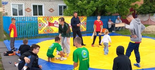 Симек собрал друзей: в Малых Мемях отметили чувашский народный праздник