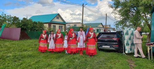 Симек собрал друзей: в Малых Мемях отметили чувашский народный праздник