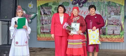 Симек собрал друзей: в Малых Мемях отметили чувашский народный праздник