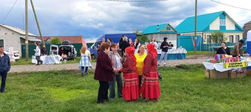 Симек собрал друзей: в Малых Мемях отметили чувашский народный праздник