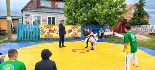 Симек собрал друзей: в Малых Мемях отметили чувашский народный праздник