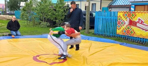 Симек собрал друзей: в Малых Мемях отметили чувашский народный праздник
