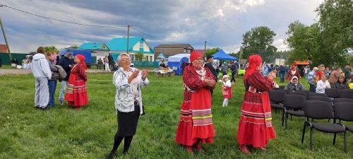 Симек собрал друзей: в Малых Мемях отметили чувашский народный праздник